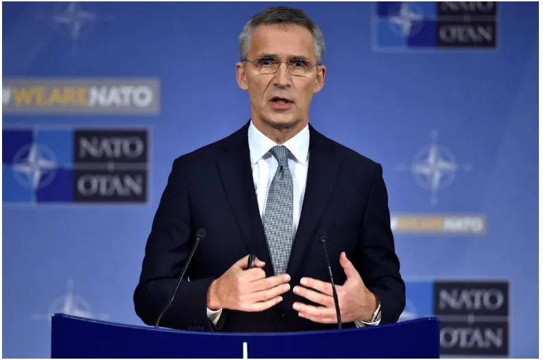 Tổng Thư ký NATO Jens Stoltenberg họp báo bên lề hội nghị Bộ trưởng Quốc phòng NATO tại Bỉ ngày 8-11. Ảnh: REUTERS