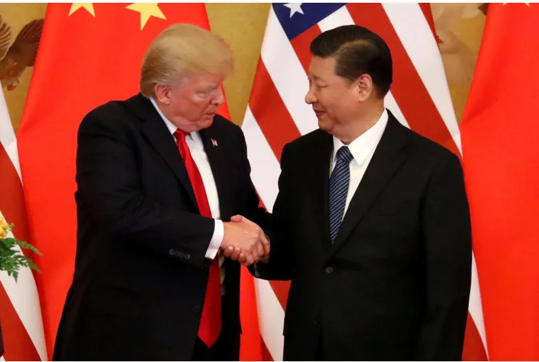 Tổng thống Mỹ Donald Trump (trái) và Chủ tịch Trung Quốc Tập Cận Bình cùng ra tuyên bố chung tại Đại Lễ đường nhân dân Bắc Kinh (Trung Quốc) ngày 9-11. Ảnh: REUTERS