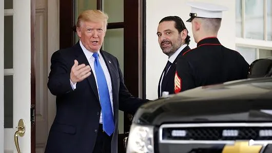 Thủ tướng Lebanon Saad al-Hariri (giữa) được Tổng thống Mỹ Donald Trump (trái) tiếp đón trong chuyến thăm Nhà Trắng ngày 25-7. Ảnh: GETTY IMAGES