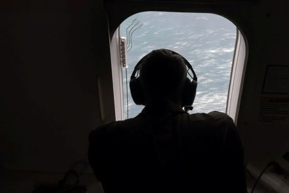 Hải quân Mỹ trên máy bay Boeing P-8A Poseidon tham gia tìm kiếm tàu ngầm ARA San Juan ở nam Đại Tây Dương, ngày 22-11. Ảnh: REUTERS