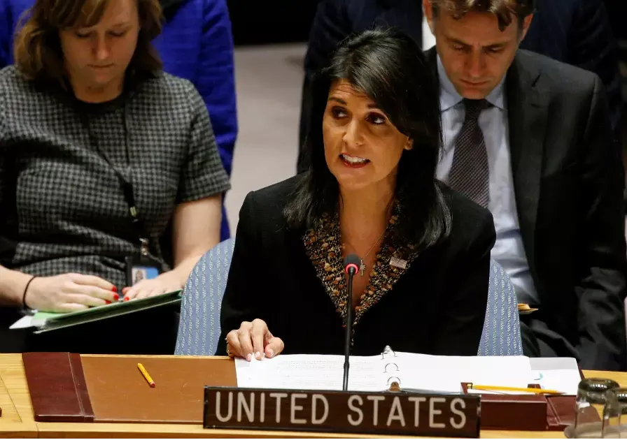Đại sứ Mỹ tại LHQ Niki Haley là người đầu tiên viện đến quyền phủ quyết của Mỹ tại HĐBA trong hơn 6 năm qua, phản đối dự thảo nghị quyết kêu gọi không công nhận Jerusalem là thủ đô Israel. Ảnh: AP