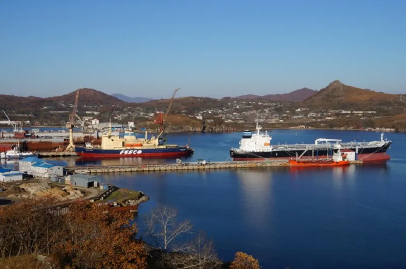 Cảng Slavyanka ở vùng Viễn Đông của Nga, một trong những điểm xuất phát của các tàu dầu Nga được cho đã chuyển dầu cho tàu Triều Tiên. Ảnh: SHIPSPOTTING