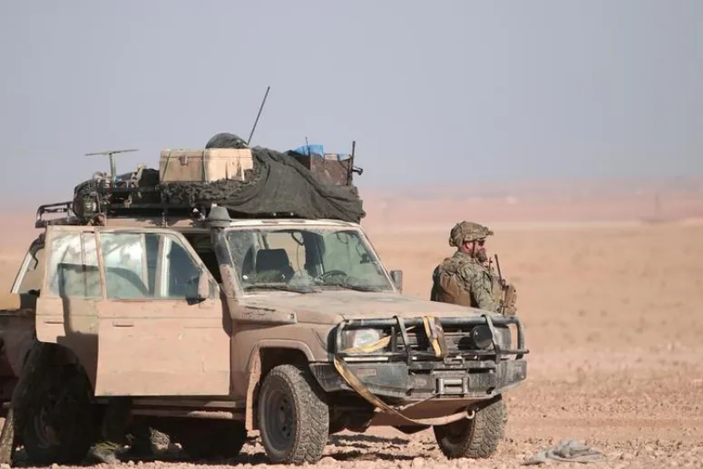 Lính Mỹ tại TP Raqqa (Syria). Chính phủ Syria tuyên bố sẽ buộc Mỹ rút quân khỏi nước mình. Ảnh: REUTERS