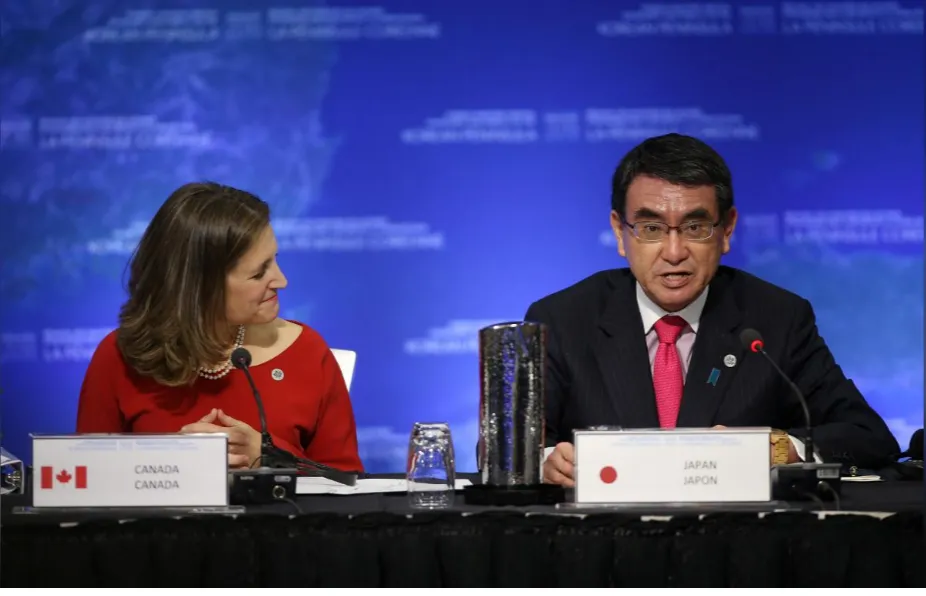 Ngoại trưởng Canada Chrystia Freeland (trái) và Ngoại trưởng Nhật Taro Kono tại hội nghị về Triều Tiên ở Vancouver (Canada) ngày 16-1. Ảnh: REUTERS