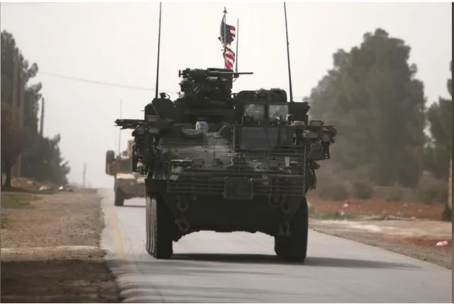 Mỹ đang sợ điều gì nhất ở chiến dịch Thổ Nhĩ Kỳ? ảnh 1 Xe tăng Mỹ ở bắc TP Manbij, tỉnh Aleppo (đông bắc Syria) thời điểm mới triển khai đến vào tháng 3-2017. Ảnh: REUTERS