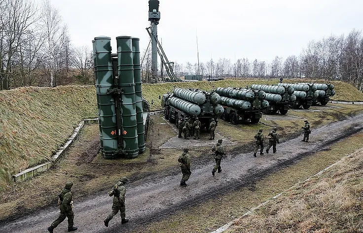 Tên lửa S-400 của Nga. Ảnh: TASS