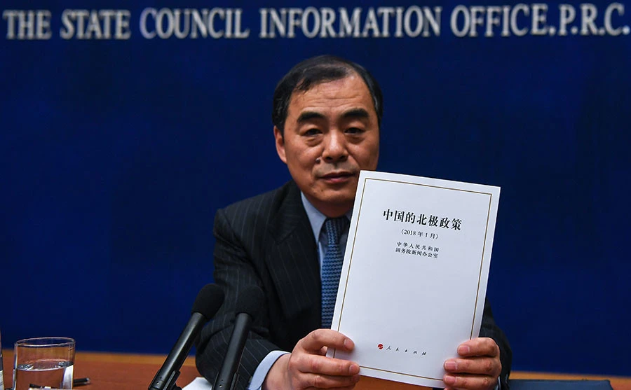Thứ trưởng Ngoại giao Trung Quốc Khổng Huyển Hựu giới thiệu Sách Trắng về chính sách Bắc Cực của nước này, tại cuộc họp báo ngày 26-1 ở Bắc Kinh (Trung Quốc). Ảnh: GLP