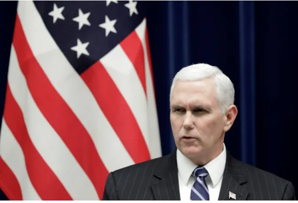 Phó Tổng thống Mỹ Mike Pence trong buổi họp báo chung với Thủ tướng Nhật Shinzo Abe tại dinh thủ tướng Nhật ở Tokyo ngày 7-2. Ảnh: REUTERS