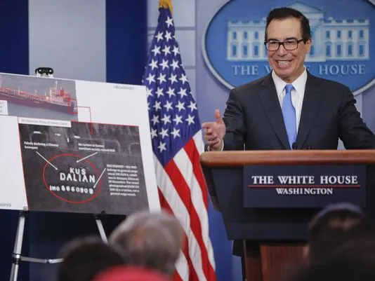 Bộ trưởng Tài chính Mỹ Steven Mnuchin thông báo gói trừng phạt Triều Tiên tại Nhà Trắng ngày 23-2. Ảnh: REUTERS