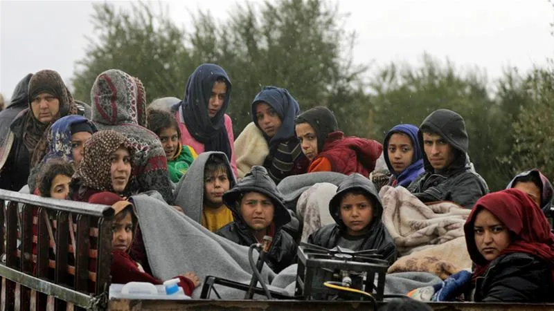 Người dân Afrin sơ tán ngày 15-3. Ảnh: REUTERS