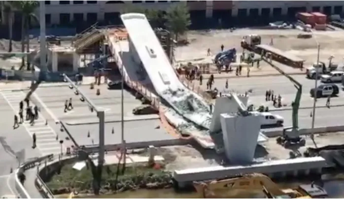 Cây cầu được xây phục vụ chủ yếu cho sinh viên đại học quốc tế Florida. Ảnh: REUTERS