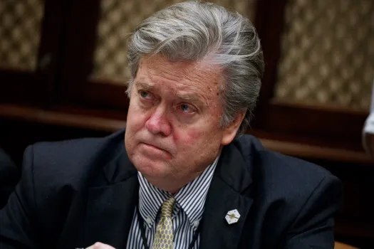 Nhà chiến lược trưởng Stephen Bannon bị ông Trump sa thải giữa tháng 8-2017. Ảnh: DENVER POST