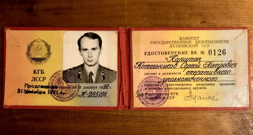 Thẻ nhận dạng của ông Boris Karpichkov thời còn làm ở KGB. Ảnh: NBC NEWS