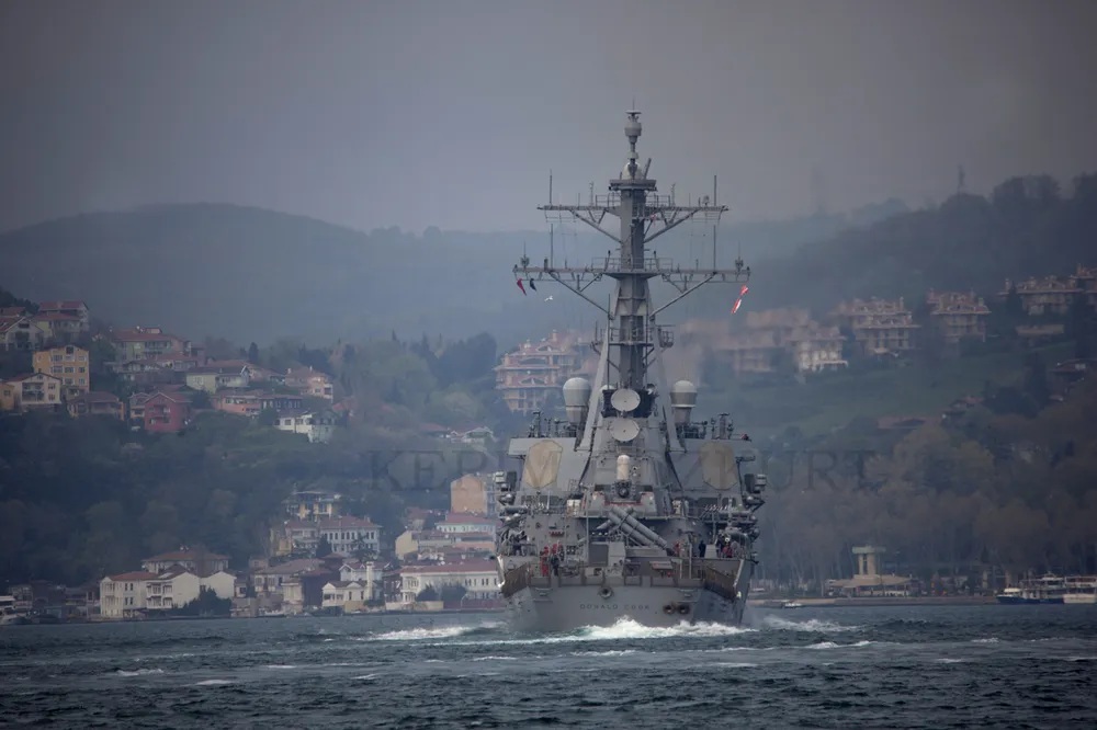 Tàu khu trục USS Donald Cook trang bị tên lửa dẫn đường của Mỹ đang ở Địa Trung Hải. Ảnh: TURKISH NAVY