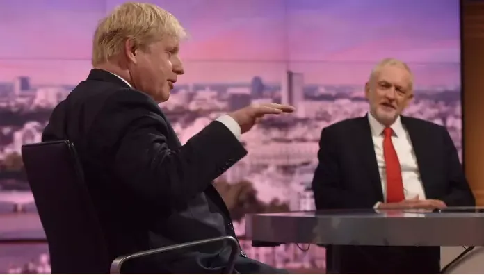 Ngoại trưởng Anh Boris Johnson (trái) ngày 15-4 trả lời phỏng vấn BBC về sự kiện đánh Syria. Ảnh: GUARDIAN