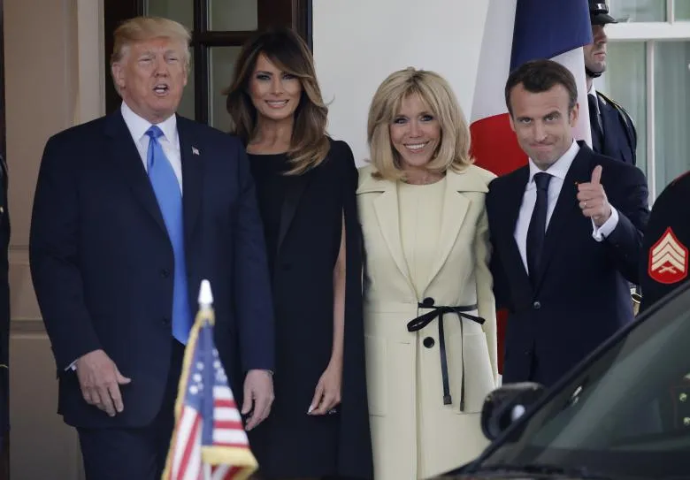 Vợ chồng Tổng thống Mỹ Donald Trump và vợ chồng Tổng thống Pháp Emmanuel Macron tại Nhà Trắng ngày 23-4. Ảnh: REUTERS