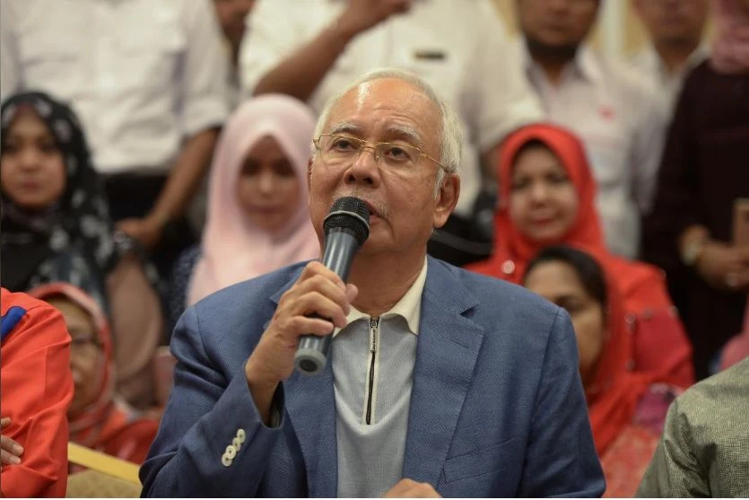 Cựu Thủ tướng Malaysia Najib Razak trong cuộc họp báo ngày 12-5 ở Kuala Lumpur (Malaysia). Ảnh: REUTERS