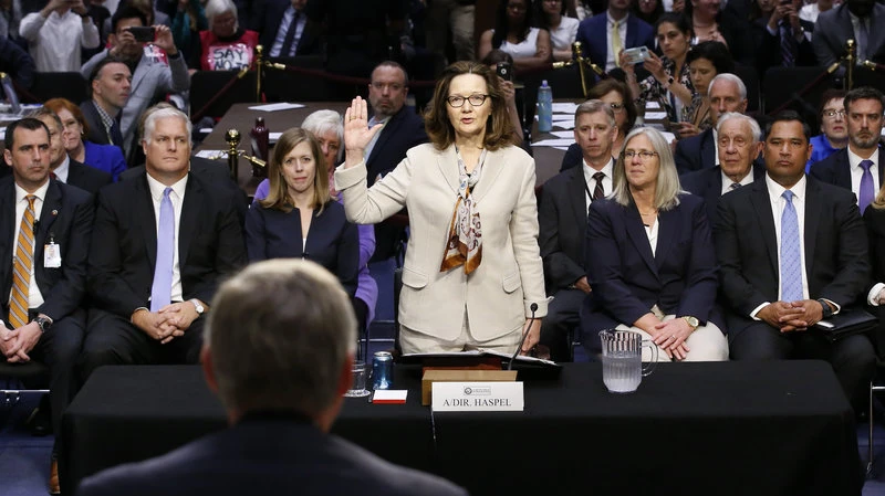 Bà Gina Haspel tuyên thệ trước phiên điều trần tại Ủy ban Tình báo Thượng viện Mỹ ngày 9-5. Ảnh: AP