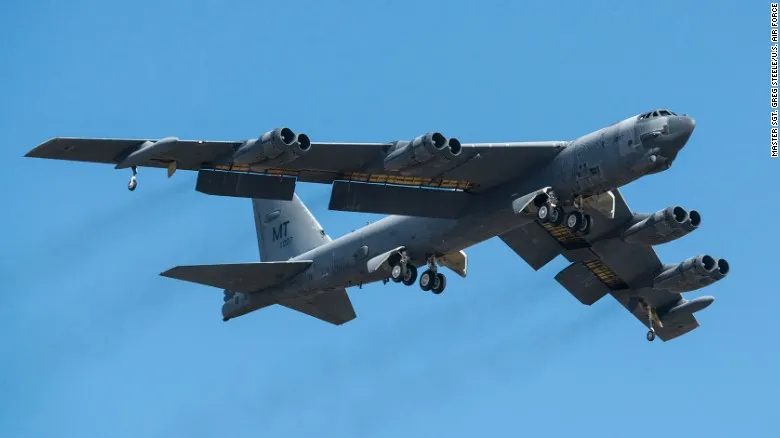 Máy bay ném bom B-52 Stratofortress của Mỹ. Ảnh: CNN