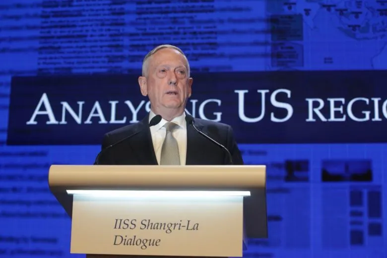 Bộ trưởng Quốc phòng Mỹ James Mattis phát biểu tại Đối thoại Shangri-La tại Singapore sáng 2-6. Ảnh: STRAIT TIMES