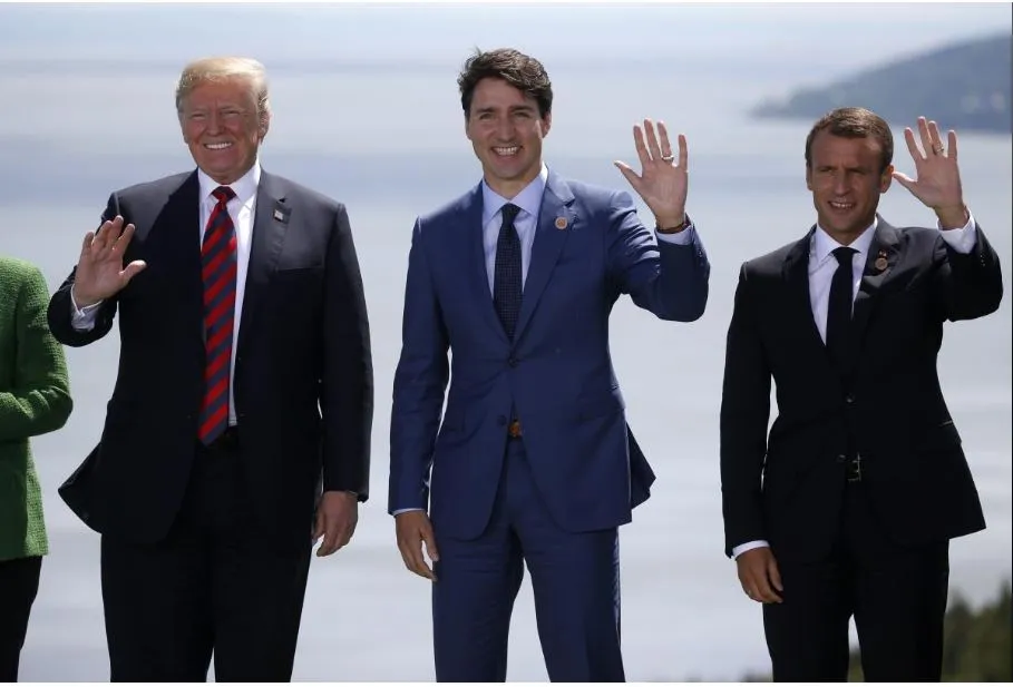 (Từ trái sang): Tổng thống Mỹ Donald Trump, Thủ tướng Canada Justin Trudeau, Tổng thống Pháp Emmanuel Marcon tại hội nghị G7 ở TP La Malbaie, Quebec (Canada) ngày 8-6. Ảnh: REUTERS