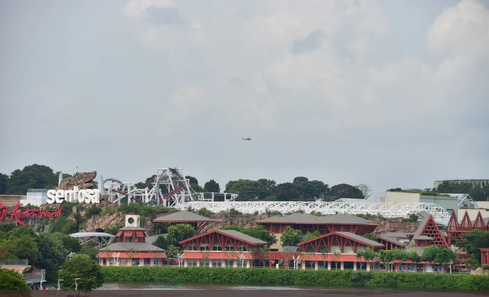 An ninh với hai lãnh đạo Mỹ, Triều Tiên được đặt cao hơn an ninh các nhân vật khác Singapore từng đón. Trực thăng trên bầu trời Sentosa (Singapore) sáng ngày diễn ra thượng đỉnh Mỹ-Triều 12-6. Ảnh: TWITTER