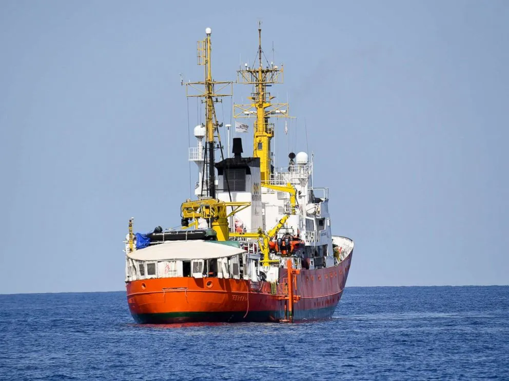Tàu Aquarius trên biển Địa Trung Hải ngày 12-6. Ảnh: AP