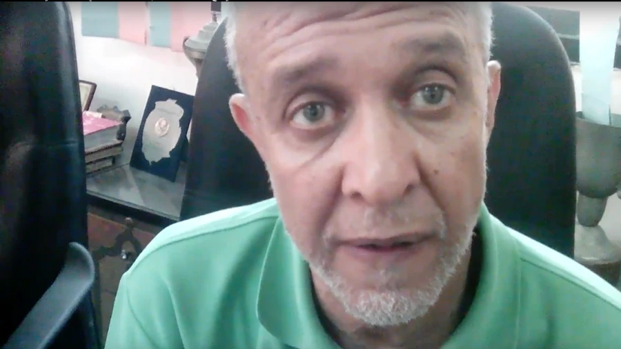 Bình luận viên Mohamed lên cơn đau tim ngay trước khi vào phòng thu bình luận sau trận đấu về màn trình diễn của đội Ai Cập ở Bảng A kỳ FIFA World Cup 2018. Ảnh: RT