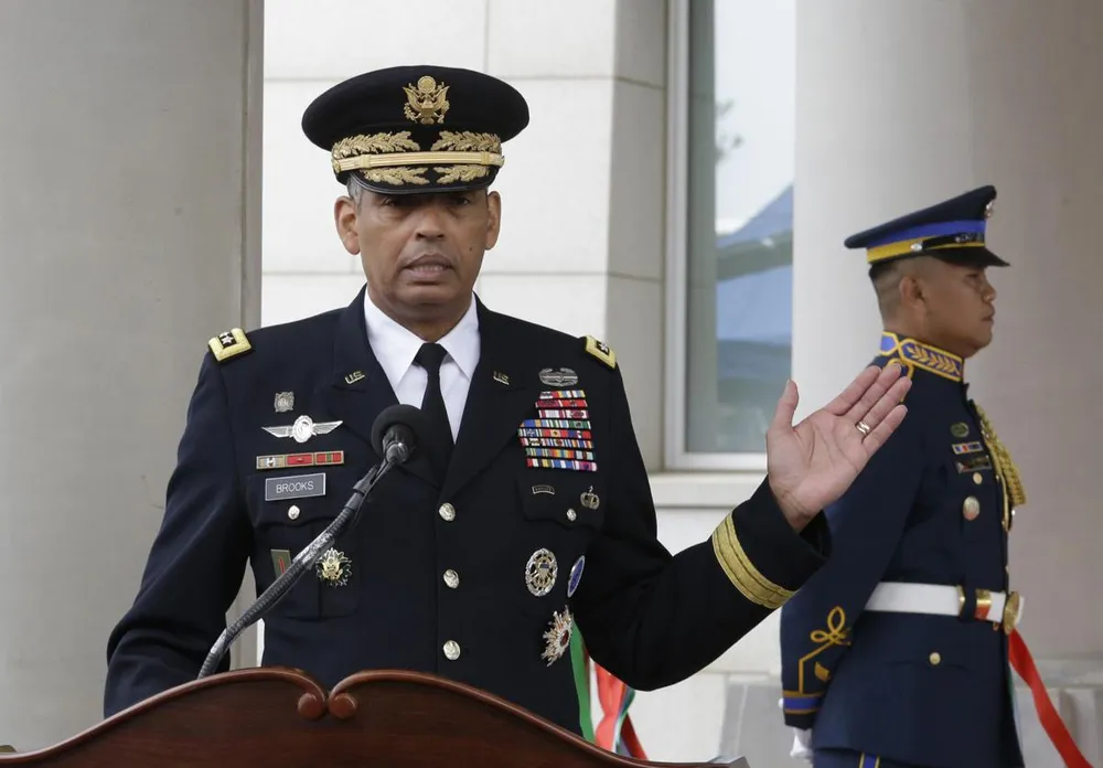 Tướng Vincent Brooks, Chỉ huy Bộ Tư lệnh Liên Hiệp Quốc, Lực lượng Mỹ tại Hàn Quốc, Bộ Tư lệnh các lực lượng phối hợp phát biểu tại lễ khánh thành trụ sở chỉ huy mới của lực lượng Mỹ ở Hàn Quốc tại Trại Humphreys ở TP Pyeongtaek thuộc tỉnh Gyeonggi (Hàn Quốc) ngày 29-6. Ảnh: AP