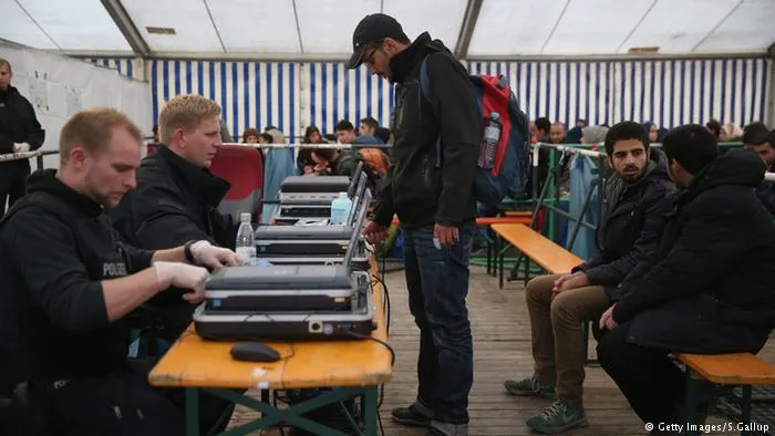 Cảnh sát Đức giải quyết nhập cư ở TP Passau, bang Bayern (Đức). Ảnh: DW