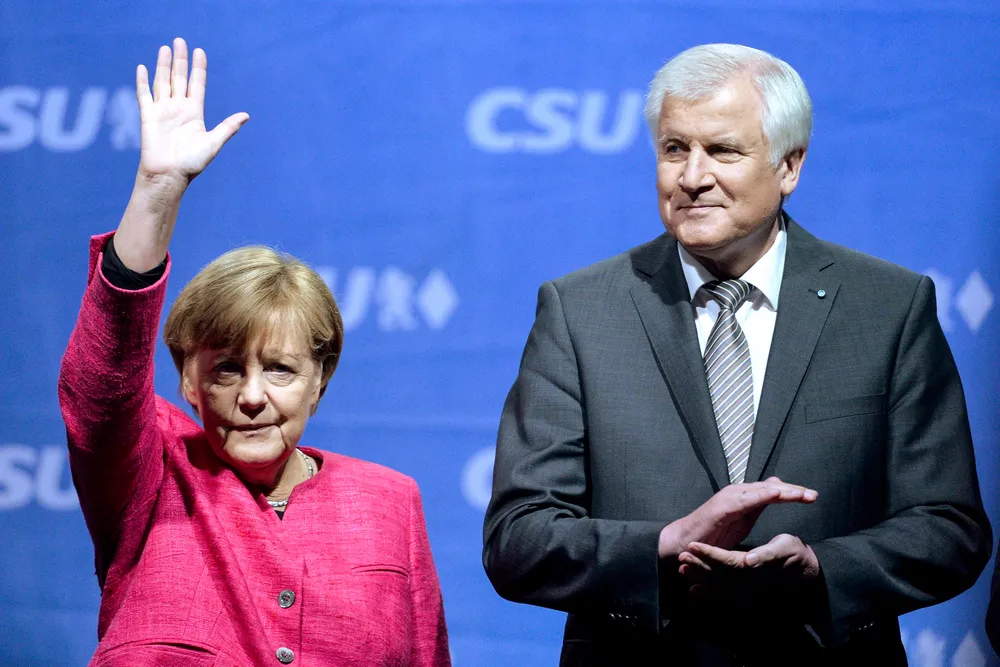 Liên minh Thủ tướng Đức Angela Merkel (trái) và Bộ trưởng Nội vụ, lãnh đạo đảng CSU Horst Seehofer tại Munich (Đức) ngày 22-9-2017. Ảnh: GETTY IMAGES