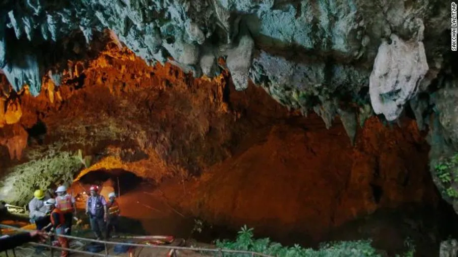 Vị trí ẩn náu của đội bóng nhí trong hang động Tham Luang cách cửa hang động tới hàng km. Ảnh: CNN