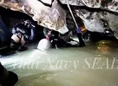 90 thợ lặn tham gia giải cứu đội bóng nhí Thái Lan