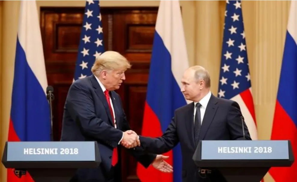 Tổng thống Mỹ Donald Trump (trái) và Tổng thống Nga Vladimir Putin trong cuộc họp báo chung trong khuôn khổ thượng đỉnh ở Helsinki (Phần Lan) ngày 16-7. Ảnh: REUTERS