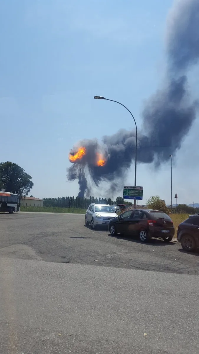 Nguyên nhân nổ chưa được rõ. Ảnh: TWITTER