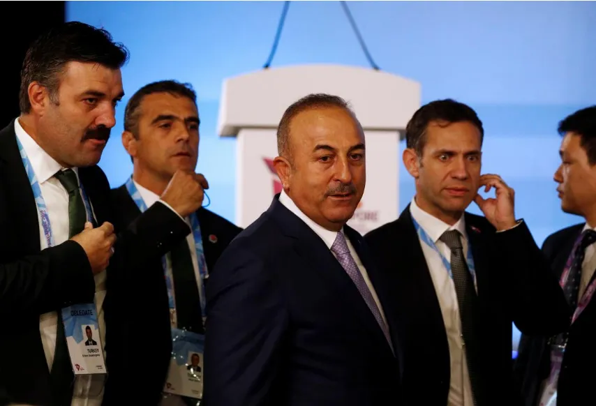 Ngoại trưởng Thổ Nhĩ Kỳ Mevlut Cavusoglu (giữa) đến tham dự hội nghị Các Bộ trưởng Ngoại giao ASEAN tại Singapore ngày 2-8. Ảnh: REUTERS