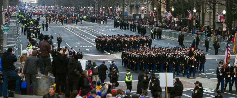 Một buổi lễ diễu binh ở Mỹ. Bộ Quốc phòng Mỹ dời lễ diễu binh ông Trump yêu cầu sang năm 2019. Ảnh: ABC NEWS