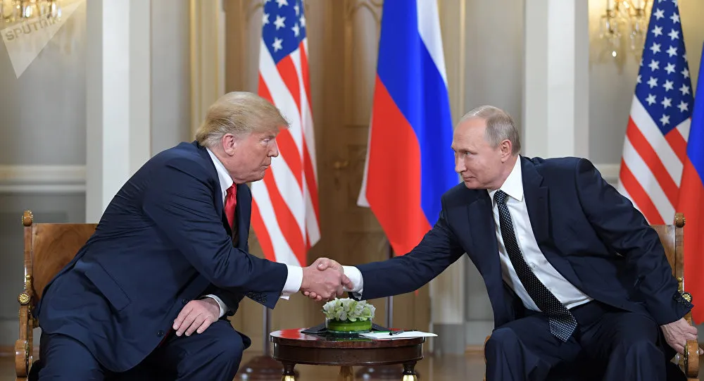 Tổng thống Mỹ Donald Trump (trái) và Tổng thống Nga Vladimir Putin (phải) trong thượng đỉnh tại Helsinki (Phần Lan) ngày 16-7. Ảnh: SPUTNIK
