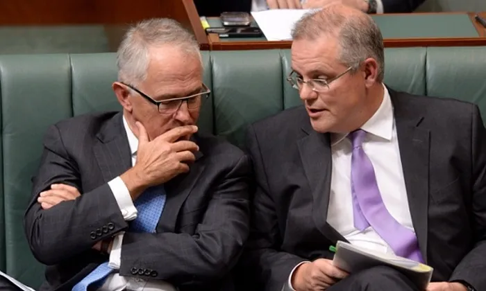 Hai ông Turnbull (trái) và Morrison thời còn làm việc chung. Ảnh: AUSTRALIAN