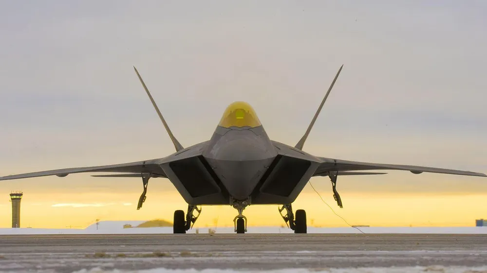 Tiêm kích tàng hình F-22 Raptor của Mỹ. Ảnh: WALL STREET JOURNAL