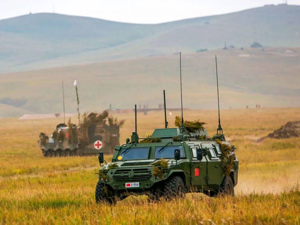 Xe quân sự Trung Quốc trong cuộc tập trận Vostok 2018, trên một cánh đồng ở TP Chita, đông Siberia (Nga) ngày 11-9. Ảnh: AP