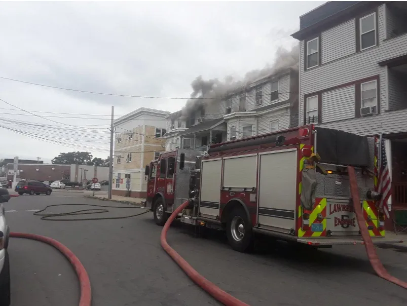 Ít nhất 10 người bị thương. Ảnh: REUTERS