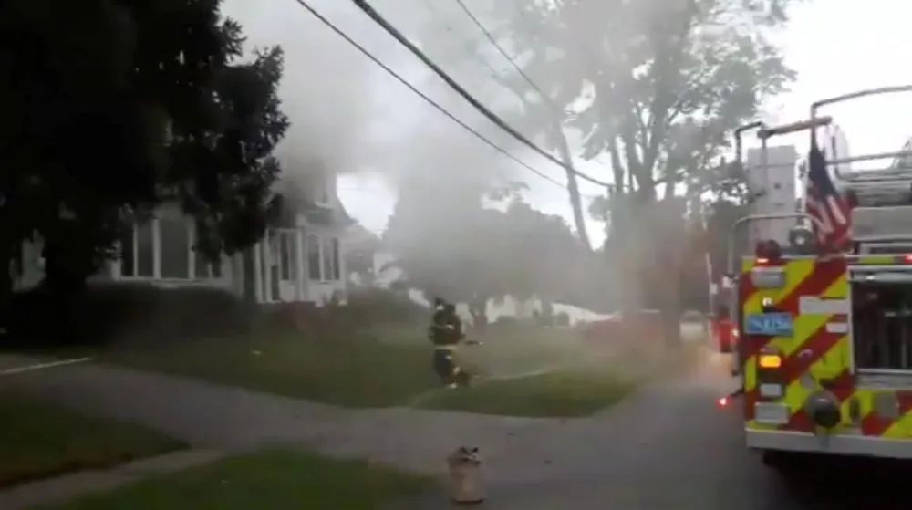 Điện và dịch vụ cung cấp gas bị cắt sau sự cố. Ảnh: REUTERS