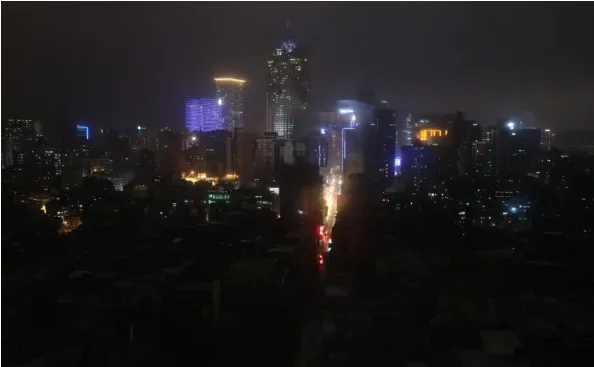 Điện bị cắt trên diện rộng ở Macau. Ảnh: SCMP