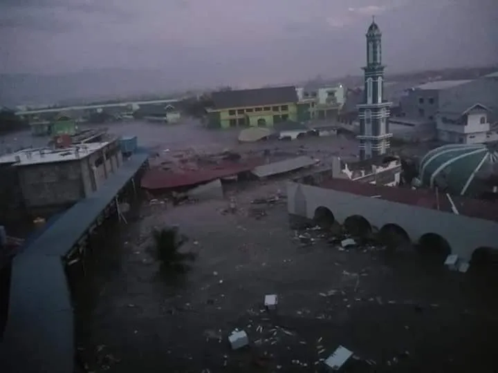 Palu ngập nước sau sóng thần. Ảnh: TWITTER