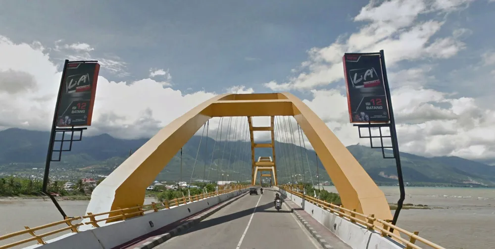 Cây cầu trên sông Palu trước thảm họa. Ảnh: GOOGLE EARTH