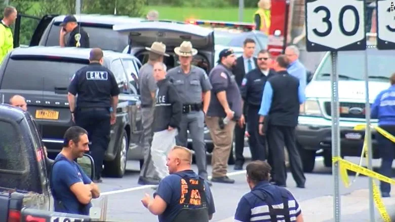 Cảnh sát tại hiện trường chiếc limousine gây tai nạn vì mất thắng. Ảnh: CNN