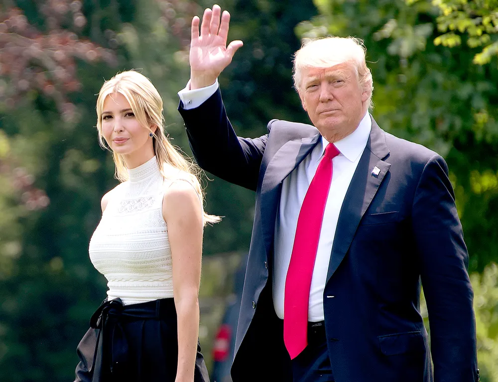 Cô Ivanka Trump và cha là Tổng thống Mỹ Donald Trump. Ảnh: US WEEKLY