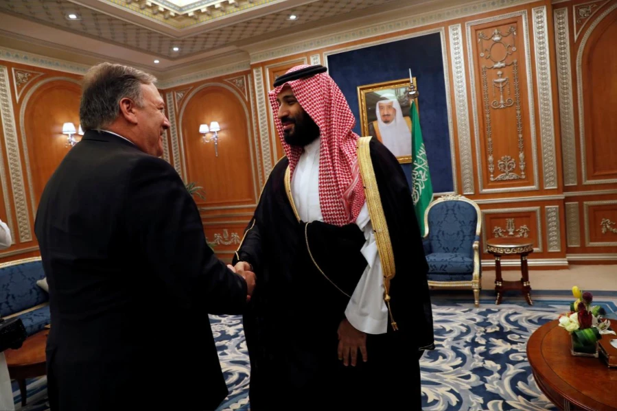 Ngoại trưởng Mỹ Mike Pompeo trong cuộc gặp với Thái tử Saudi Arabia Mohammed bin Salman ngày 16-10. Ảnh: REUTERS