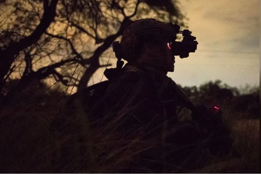 Lính biên phòng Mỹ canh gác biên giới với Mexico Ảnh: REUTERS